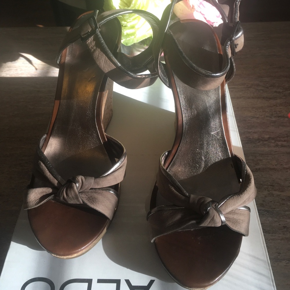 Beautiful neutral wedges